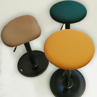Leitner Ergomöbel in herbstlichen Farben bezogenen Sitzflächen