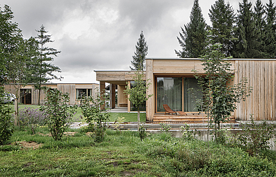 Das Doppelhaus Trausner gewann den OÖ Holzbaupreis 2019 in der Kategorie Wohnbauten. © Albrecht Schnabel