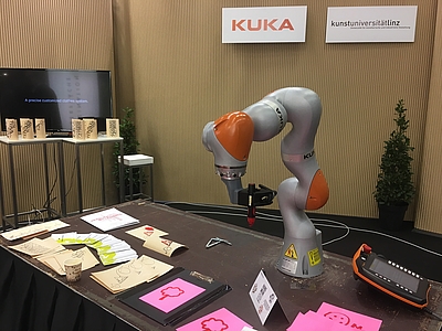 Am FORUM INNOVATION konnten die Besucher im Rahmen des Projekts ROBinWOOD einem Roboter einen Arbeitsauftrag vorgeben, den dieser dann selbstständig ausführte